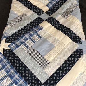 Beautiful blue quilt with matching shams